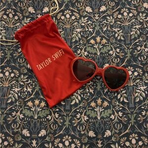NWT Taylor Swift Heart Shaped Sunglasses